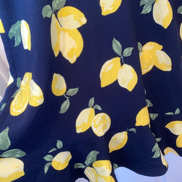 Beautiful Short Sleeve Lemon Print Dress - Picture 5 of 8